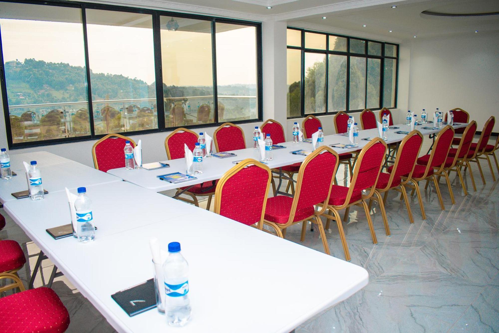 Water Pavilion Hotel Keroka Exterior foto
